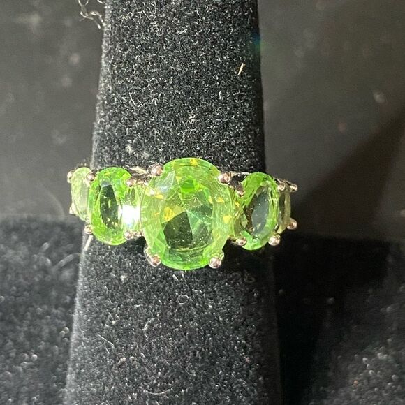 Sterling silver marked 925 five stone green ring peridot August birthstone - Picture 13 of 14